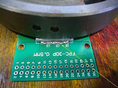 図1:0.5mmピッチの「FPCコネクタ」を自前で半田付け! <click>→図2:4個完成!