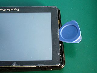 図3:パネルを持ち上げるように開ける <click>→図4:内部の様子