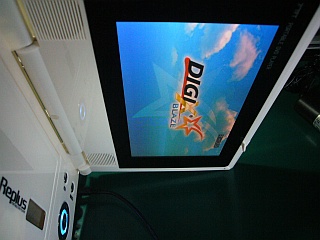 図1:分解時に、正常に表示が出た! <click>→図2:綺麗な筐体外観