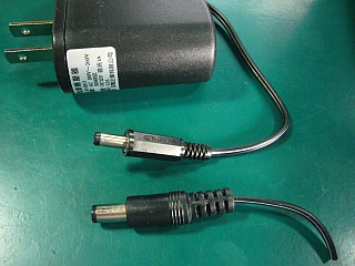 図5:DC電源のプラグ替え <click>→図6:AV入力の表示